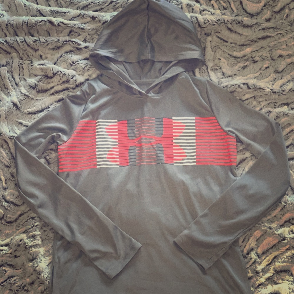 UA pull over brand new!! 💋